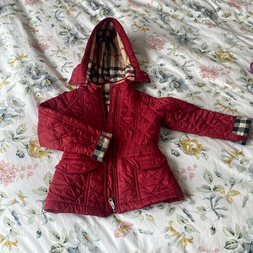 Burberry Girl’s quilted jacket red